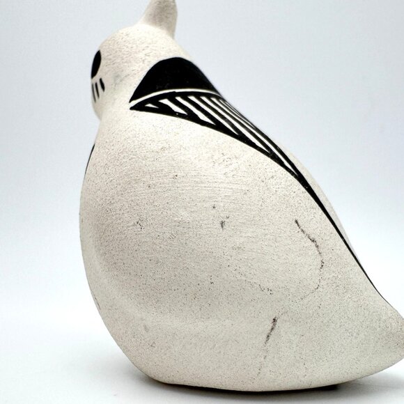 Acoma Pueblo Handcrafted Chino Ceramic Quail Bird Figurine Black & White Pottery - Picture 7 of 7